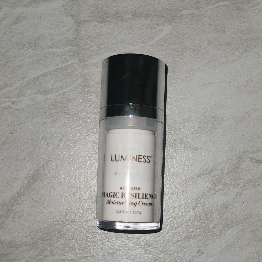 Women's Luminess Moisturizer One Size White Silver Skincare
